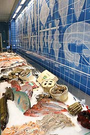 Traum in Blau: Frischeparadies München stellt neue Fischtheke vor (©Foto: Martin Schmitz)